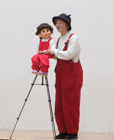 腹話術人形【いちごちゃん】と草野さん